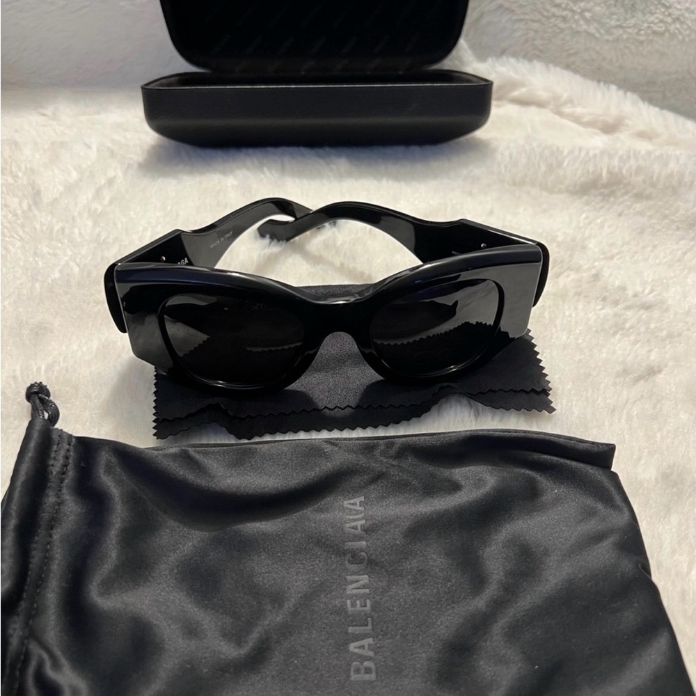 Balenciaga Black Sunglasses - Picture 2 of 12